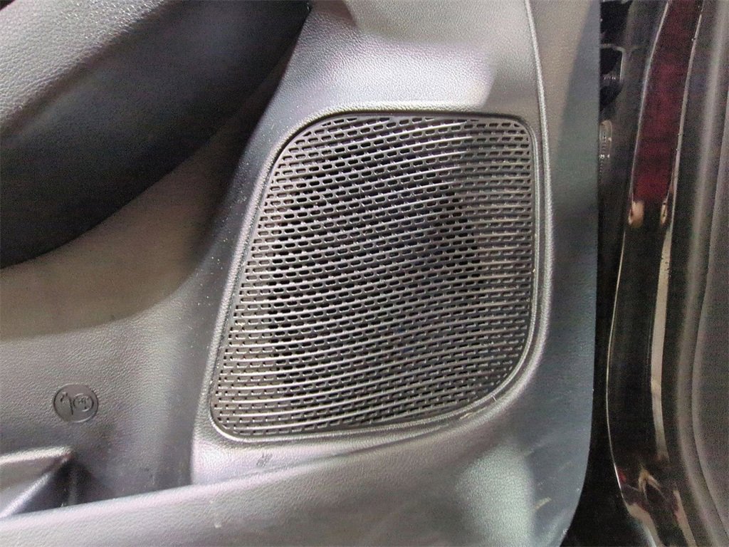 Used 2020 Chrysler Pacifica Touring-L image 16