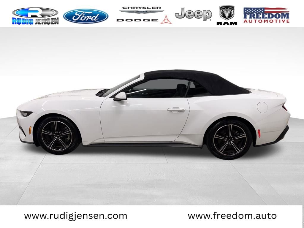 Used 2024 Ford Mustang Convertible image 2