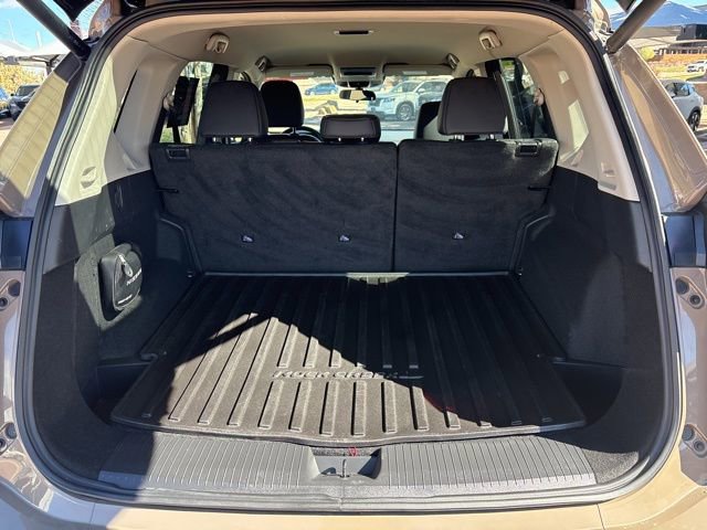 Used 2025 Nissan Rogue SV AWD/4WD image 14