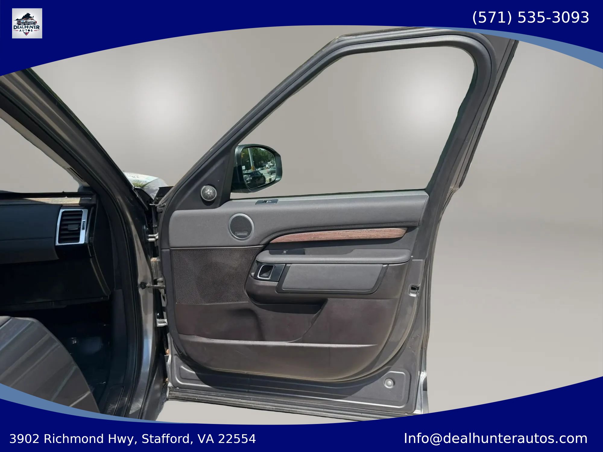Used 2017 Land Rover Discovery HSE AWD/4WD image 17