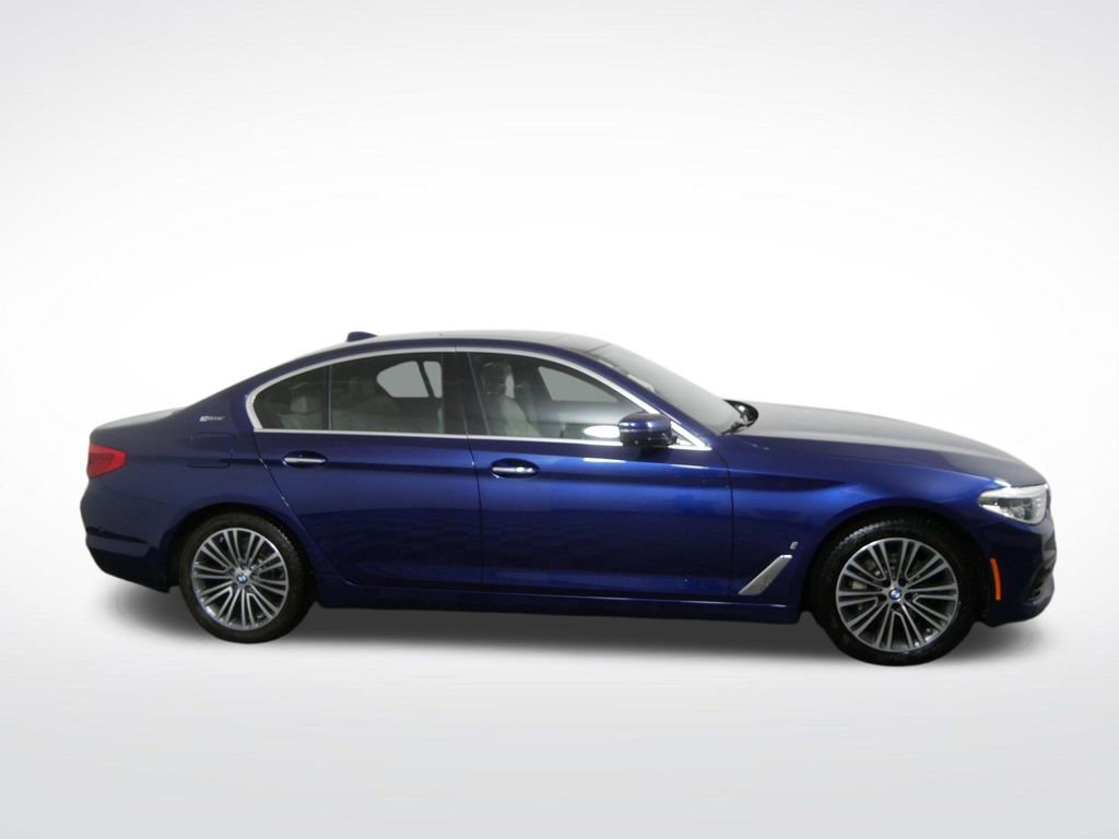 Used 2018 BMW 530e xDrive w/ Premium Package 2 AWD/4WD image 2