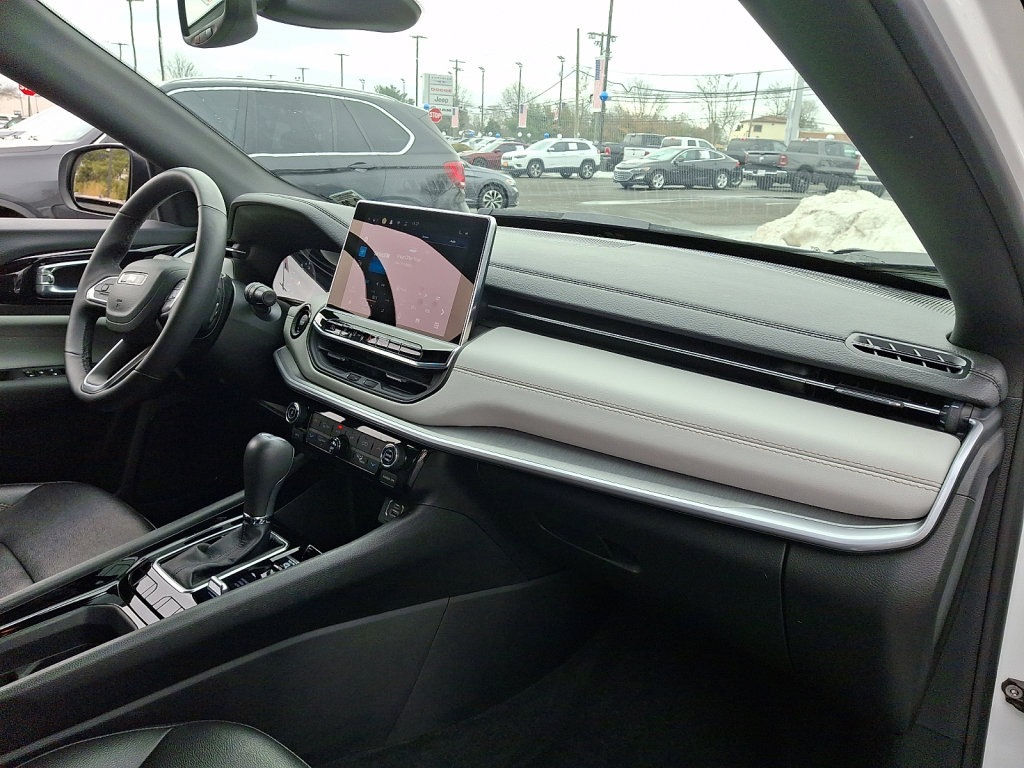 Used 2024 Jeep Compass Limited image 11