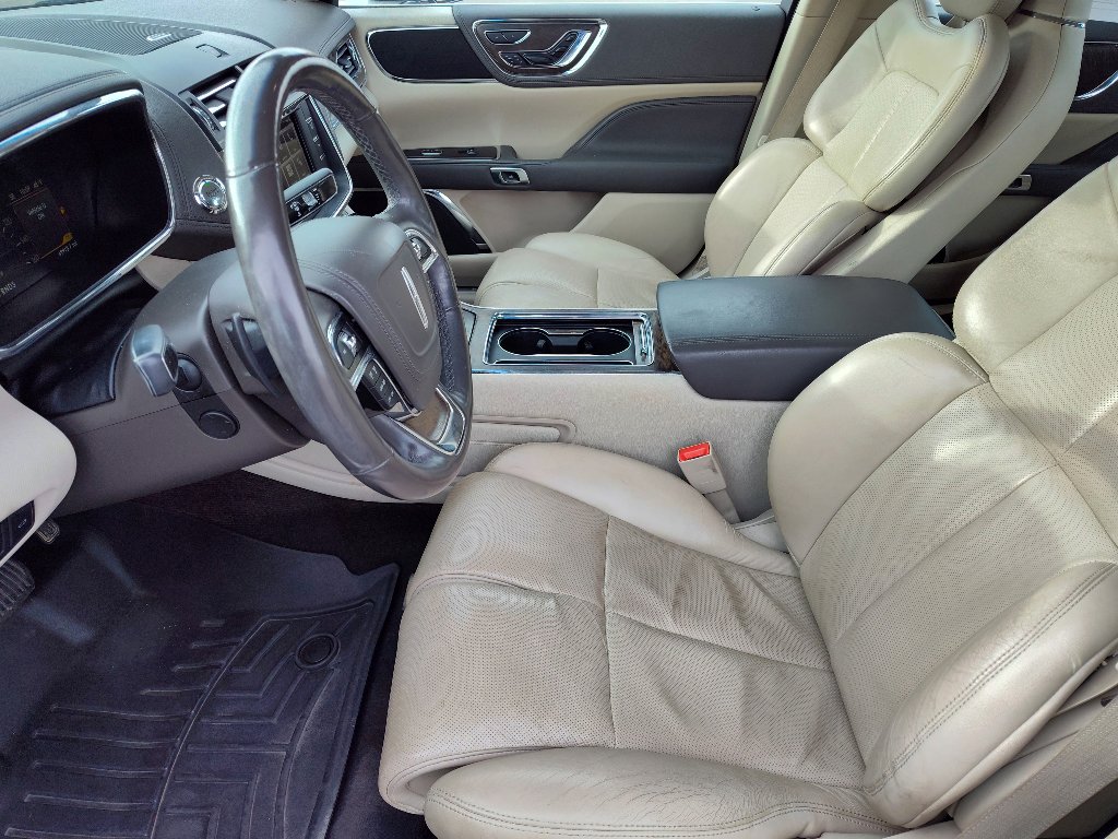 Used 2017 Lincoln Continental Reserve w/ Climate Package image 4