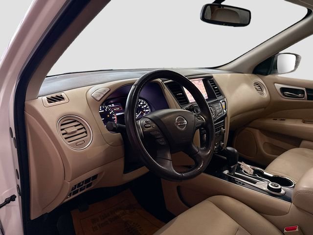 Used 2018 Nissan Pathfinder SV w/ SV Tech Package image 10