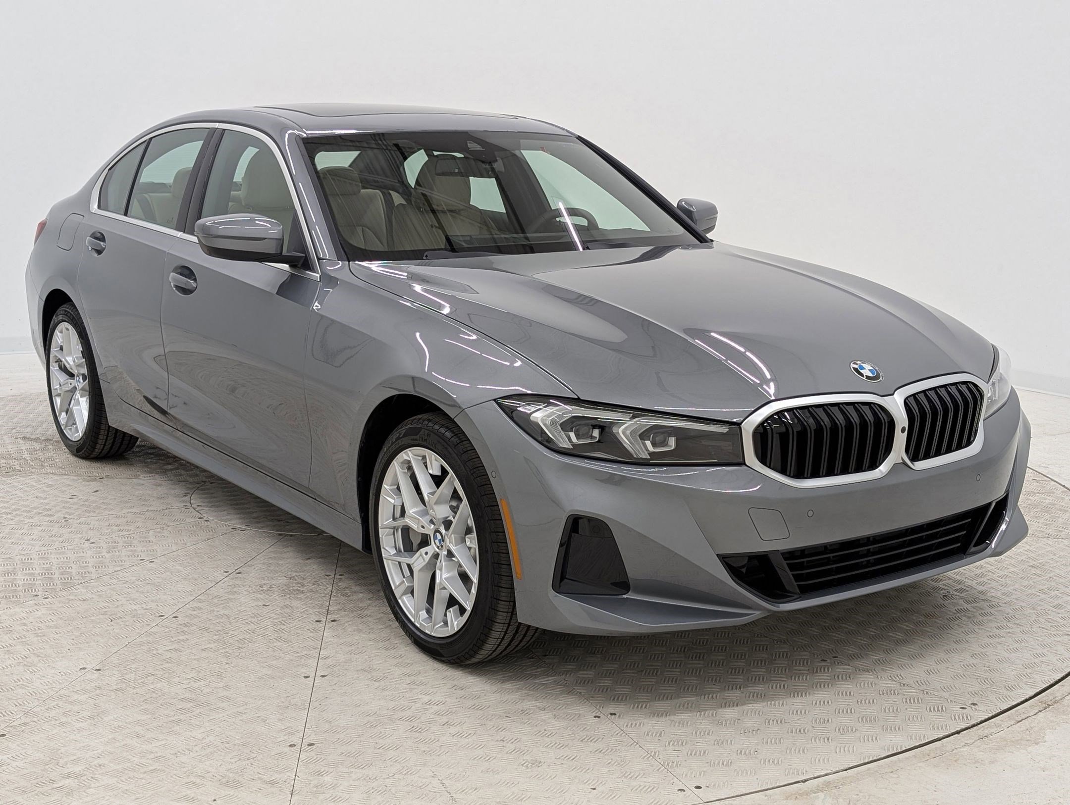Used 2025 BMW 330i xDrive Sedan w/ Premium Package image 17