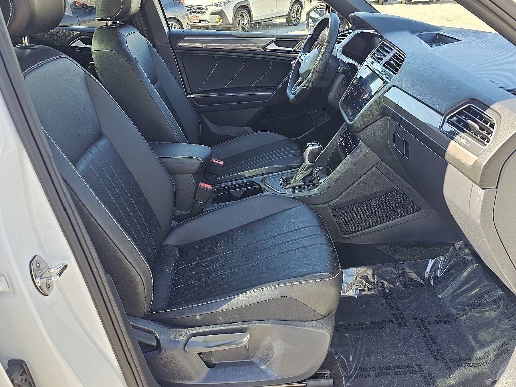 Used 2024 Volkswagen Tiguan SE R-Line image 18