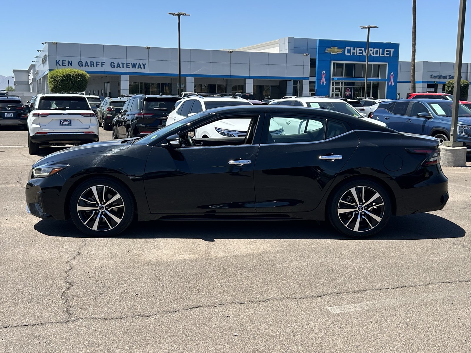 Used 2023 Nissan Maxima SV w/ Floor Mat Group FWD image 2