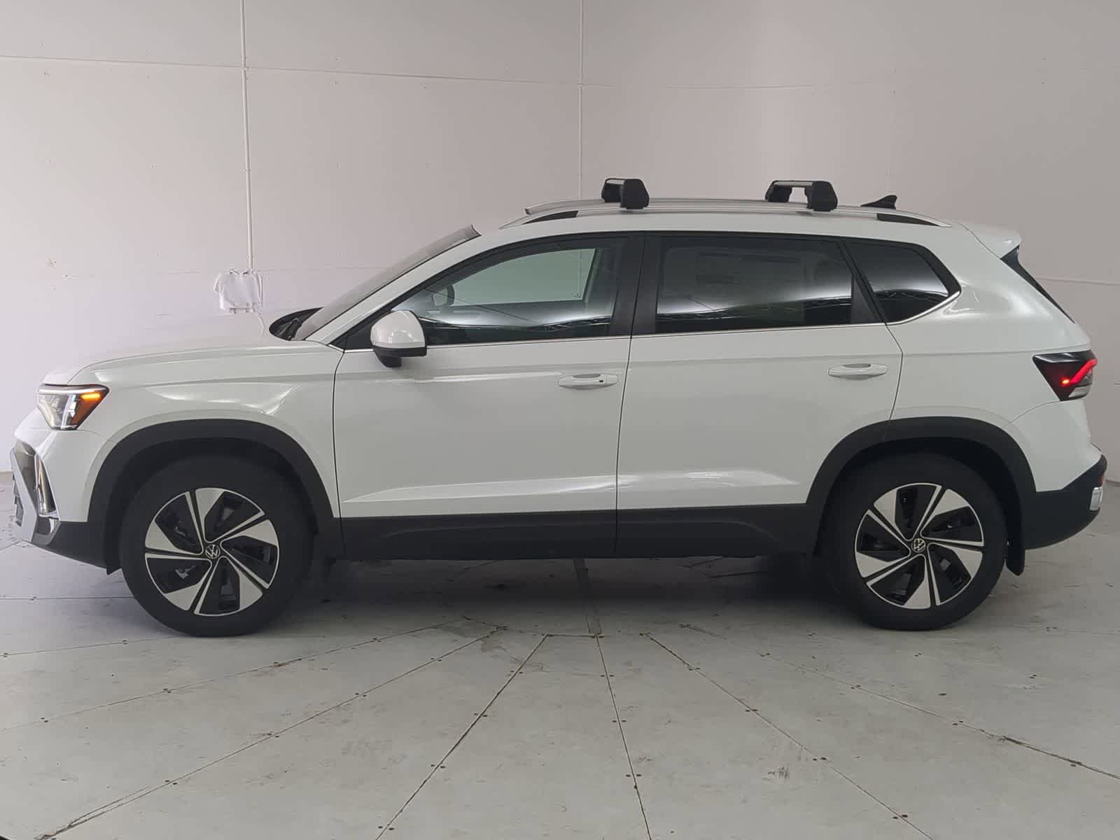 New 2025 Volkswagen Taos SE AWD/4WD image 3