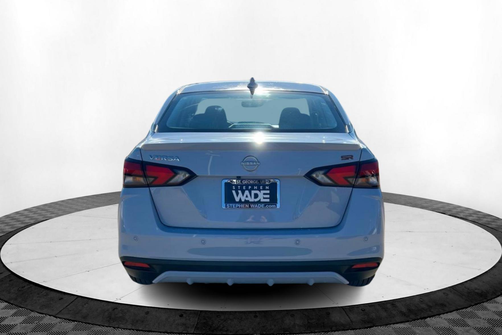 New 2025 Nissan Versa SR w/ Trunk Package image 4