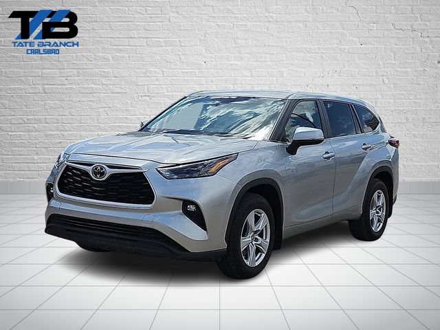 Used 2024 Toyota Highlander LE AWD/4WD image 1
