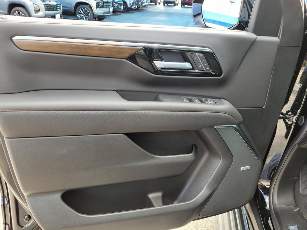 New 2026 Chevrolet Tahoe High Country AWD/4WD image 13