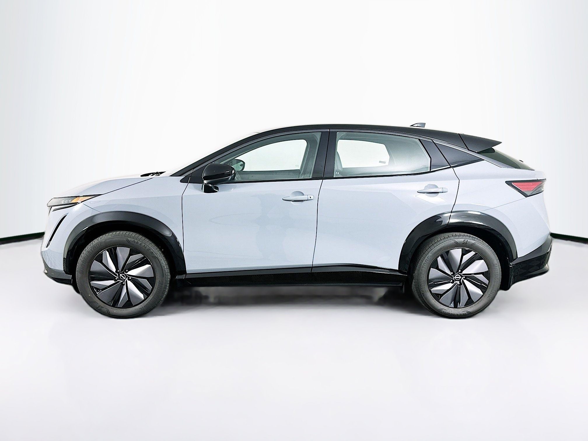 Used 2024 Nissan Ariya AWD image 4