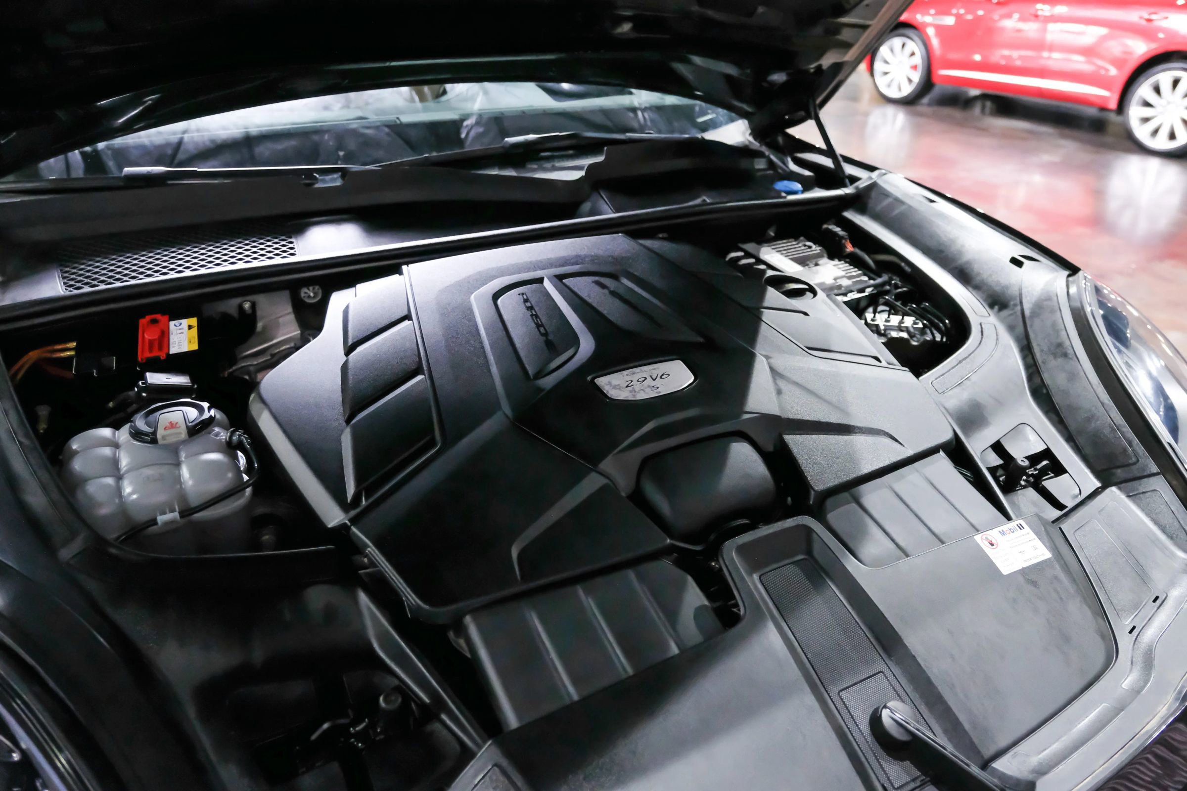 Used 2020 Porsche Cayenne S image 45