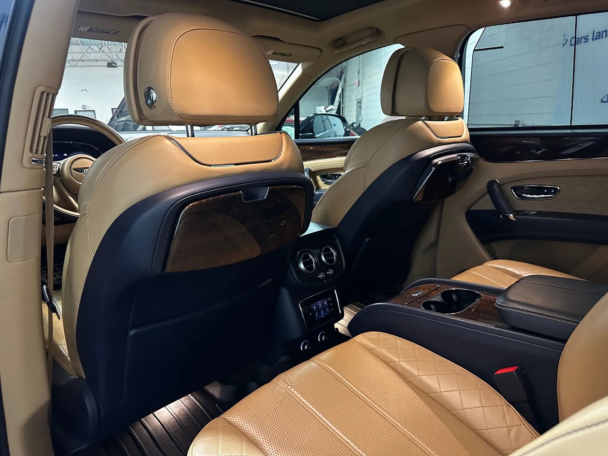 Used 2017 Bentley Bentayga image 13