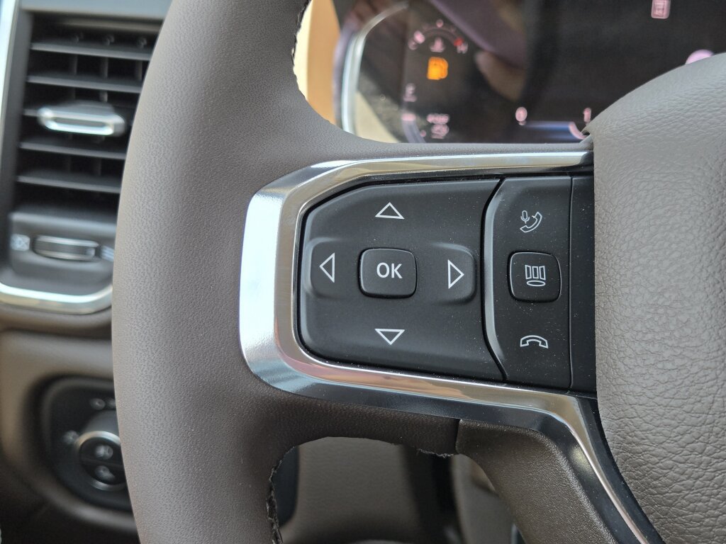 New 2026 RAM 2500 Laramie AWD/4WD image 18