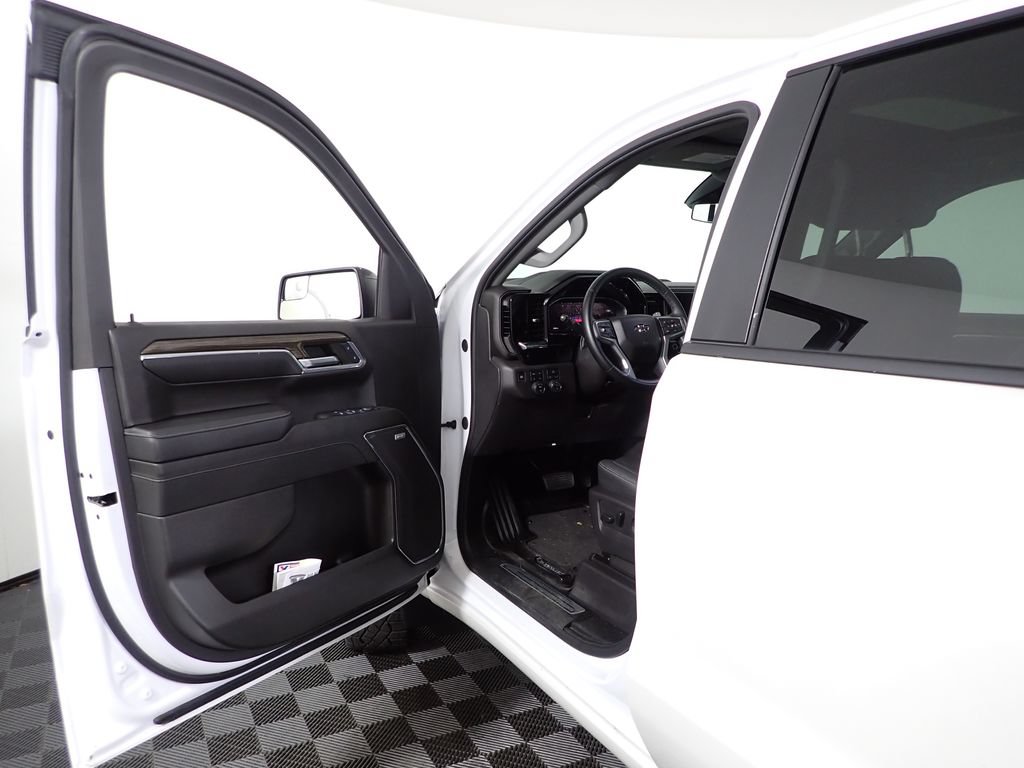 Used 2024 Chevrolet Silverado 1500 LT Trail Boss w/ Convenience Package II AWD/4WD image 19