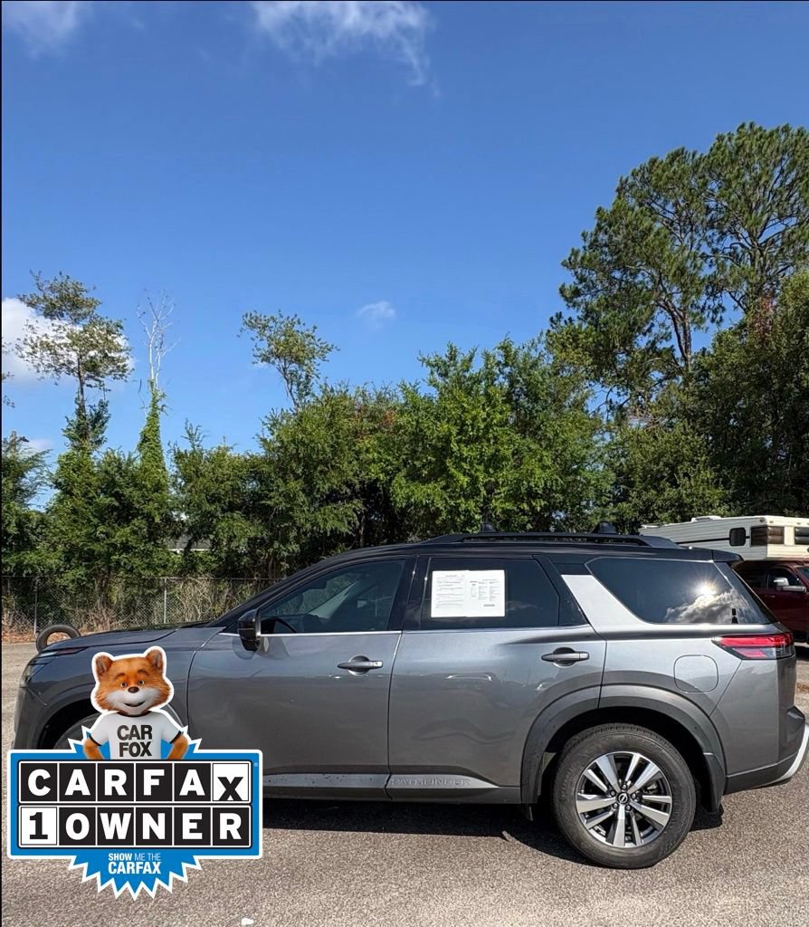 Used 2024 Nissan Pathfinder SL AWD/4WD image 2