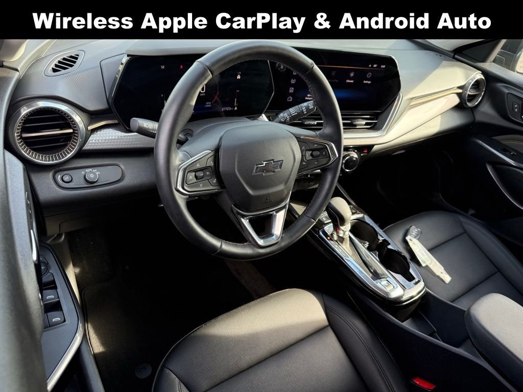 Used 2024 Chevrolet Trax ACTIV w/ Sunroof Package FWD image 3