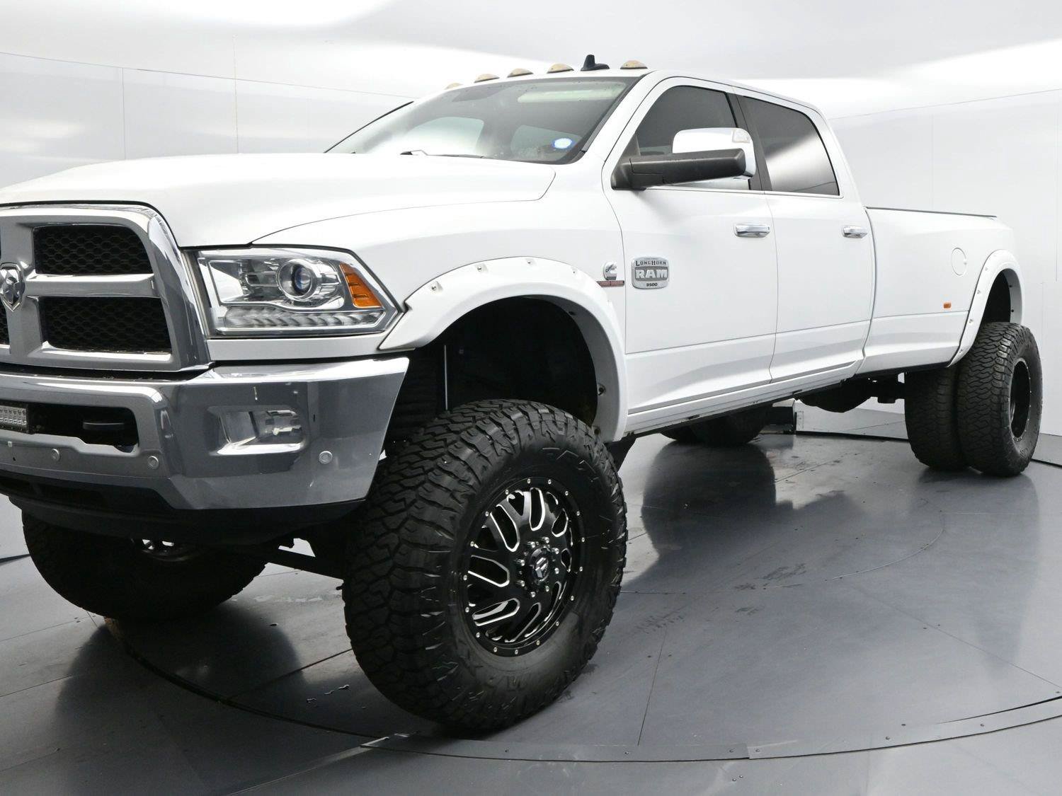 Used 2018 RAM 3500 Laramie Longhorn w/ Longhorn Southfork Package AWD/4WD image 3