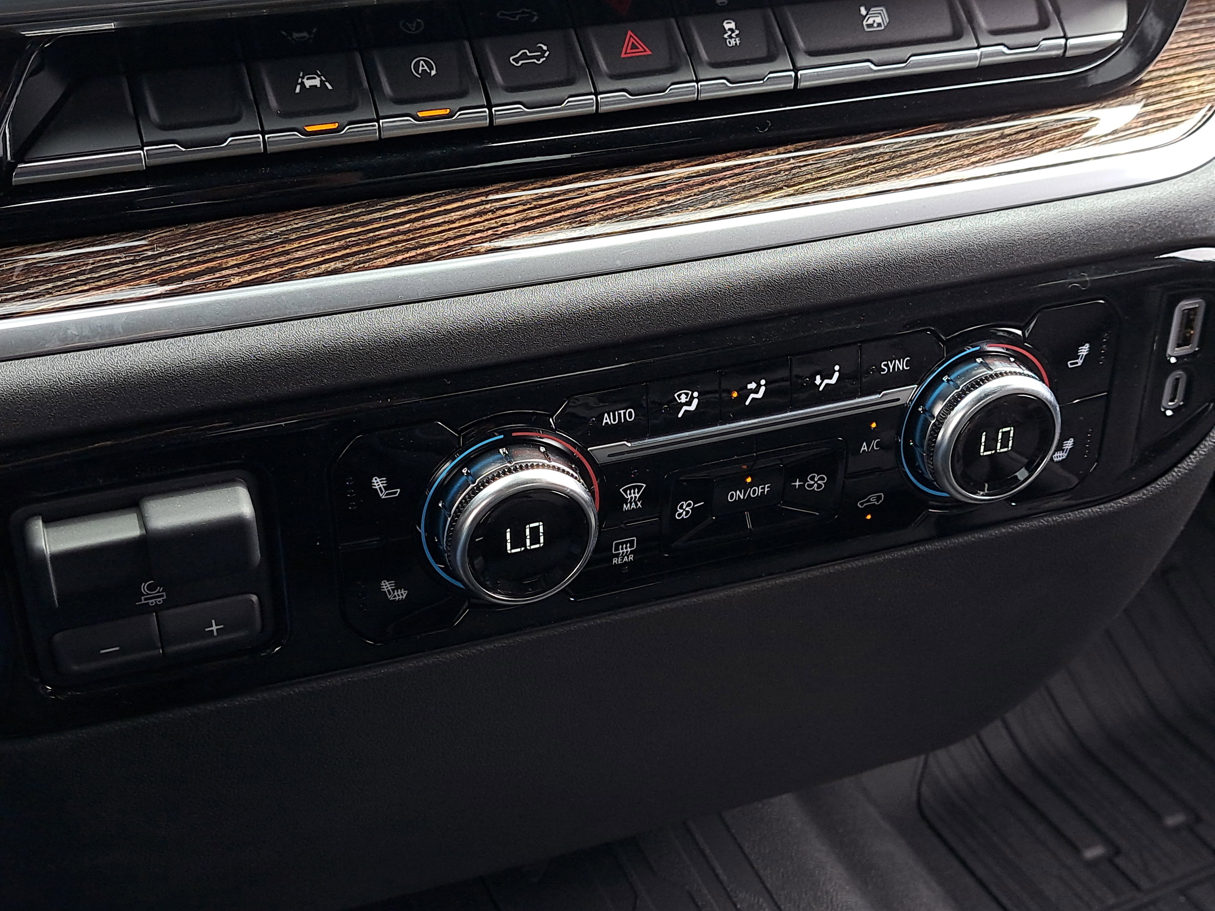 New 2025 GMC Sierra 1500 Elevation w/ LPO, Elevation Black Package image 30