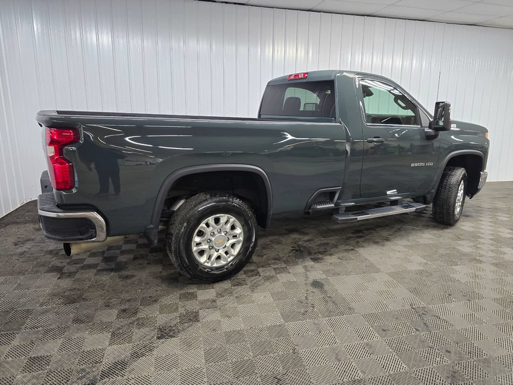 Used 2025 Chevrolet Silverado 2500 LT AWD/4WD image 3