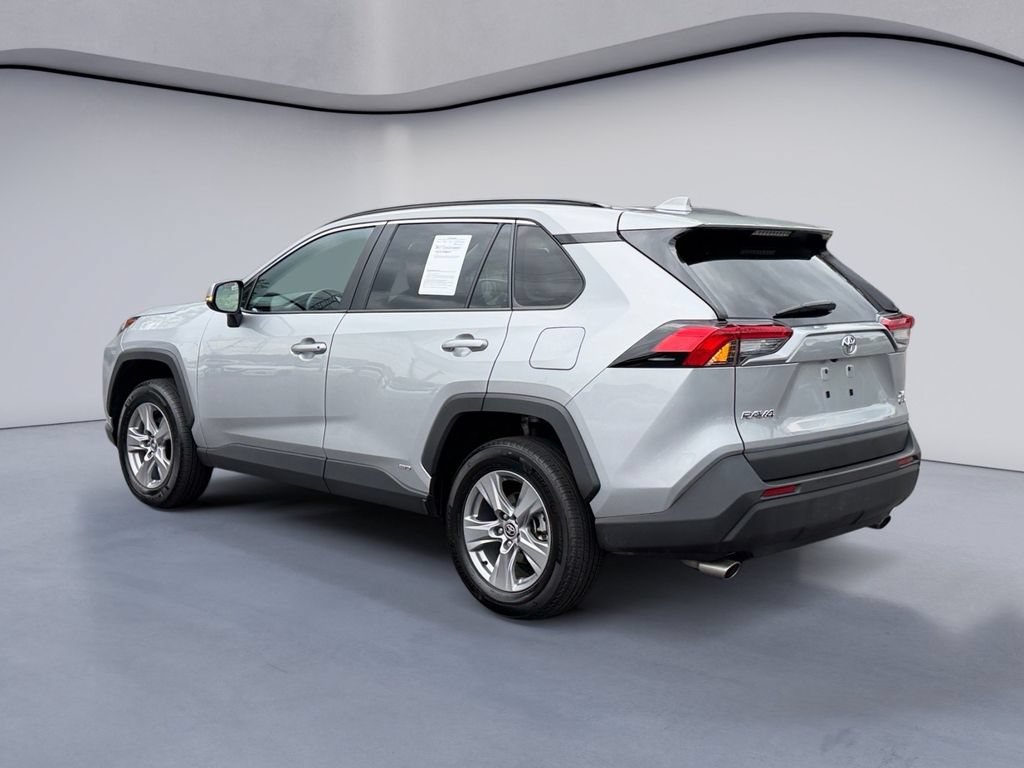 Used 2025 Toyota RAV4 XLE AWD/4WD image 3