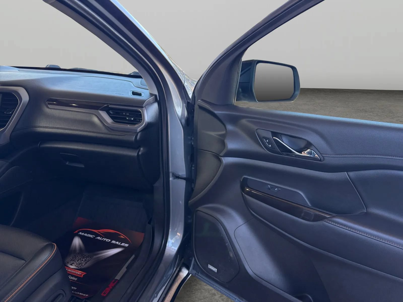 Used 2022 GMC Acadia AT4 w/ Technology Package AWD/4WD image 21