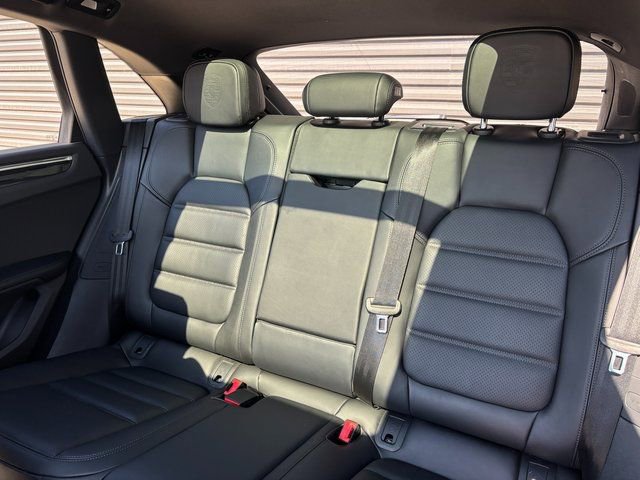 Used 2025 Porsche Macan AWD/4WD image 25