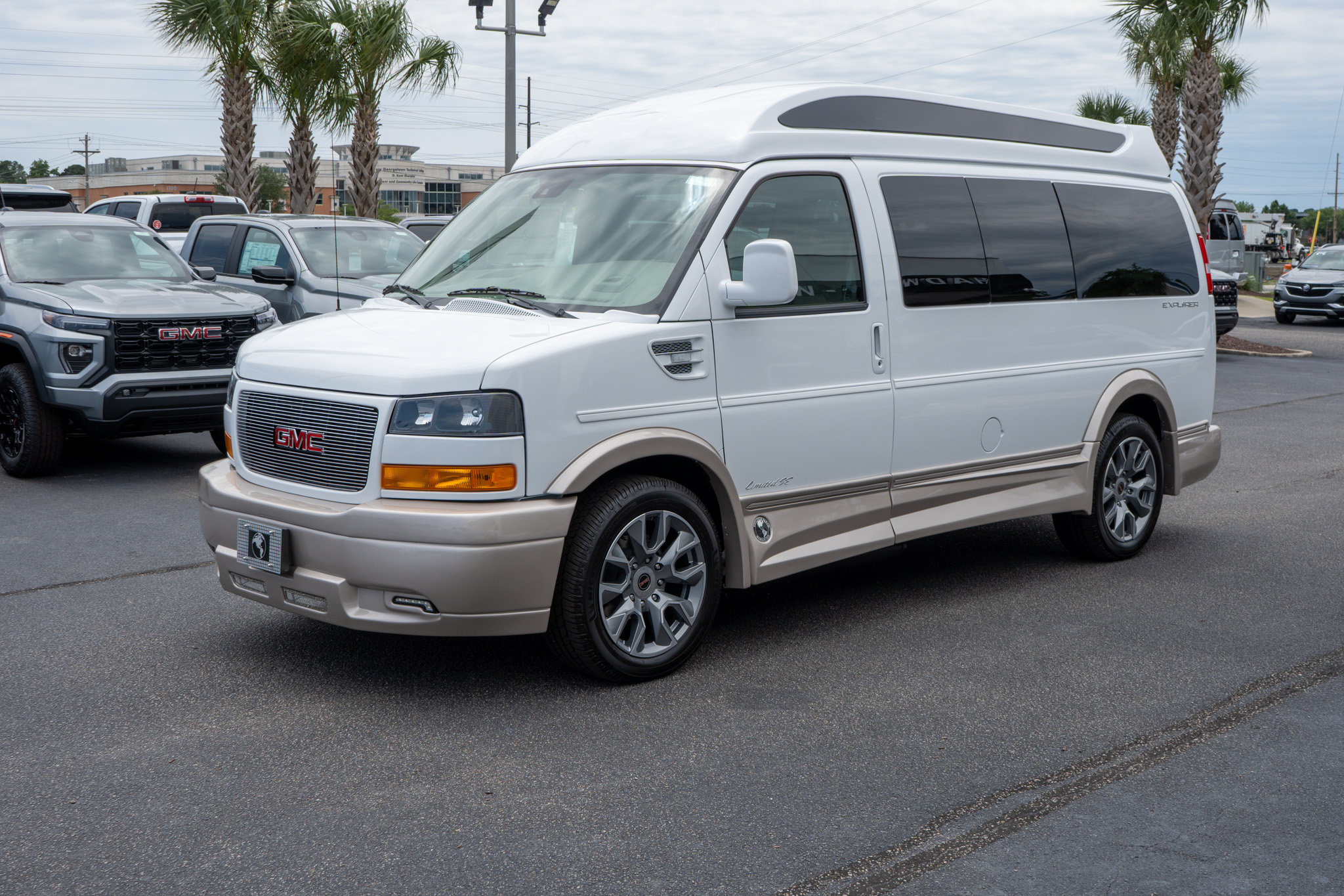 New 2026 GMC Savana 2500 w/ Driver Convenience Package RWD image 7