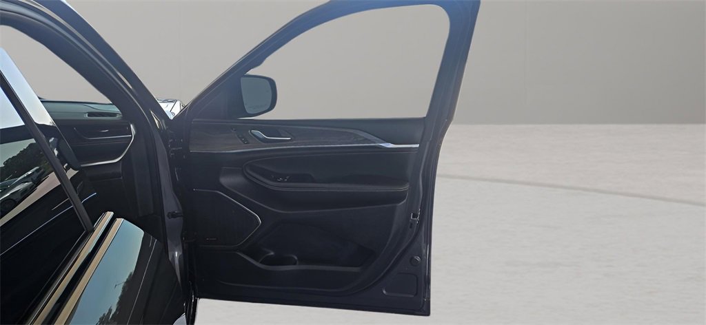 Used 2024 Jeep Grand Cherokee L Overland w/ Luxury Tech Group IV image 30