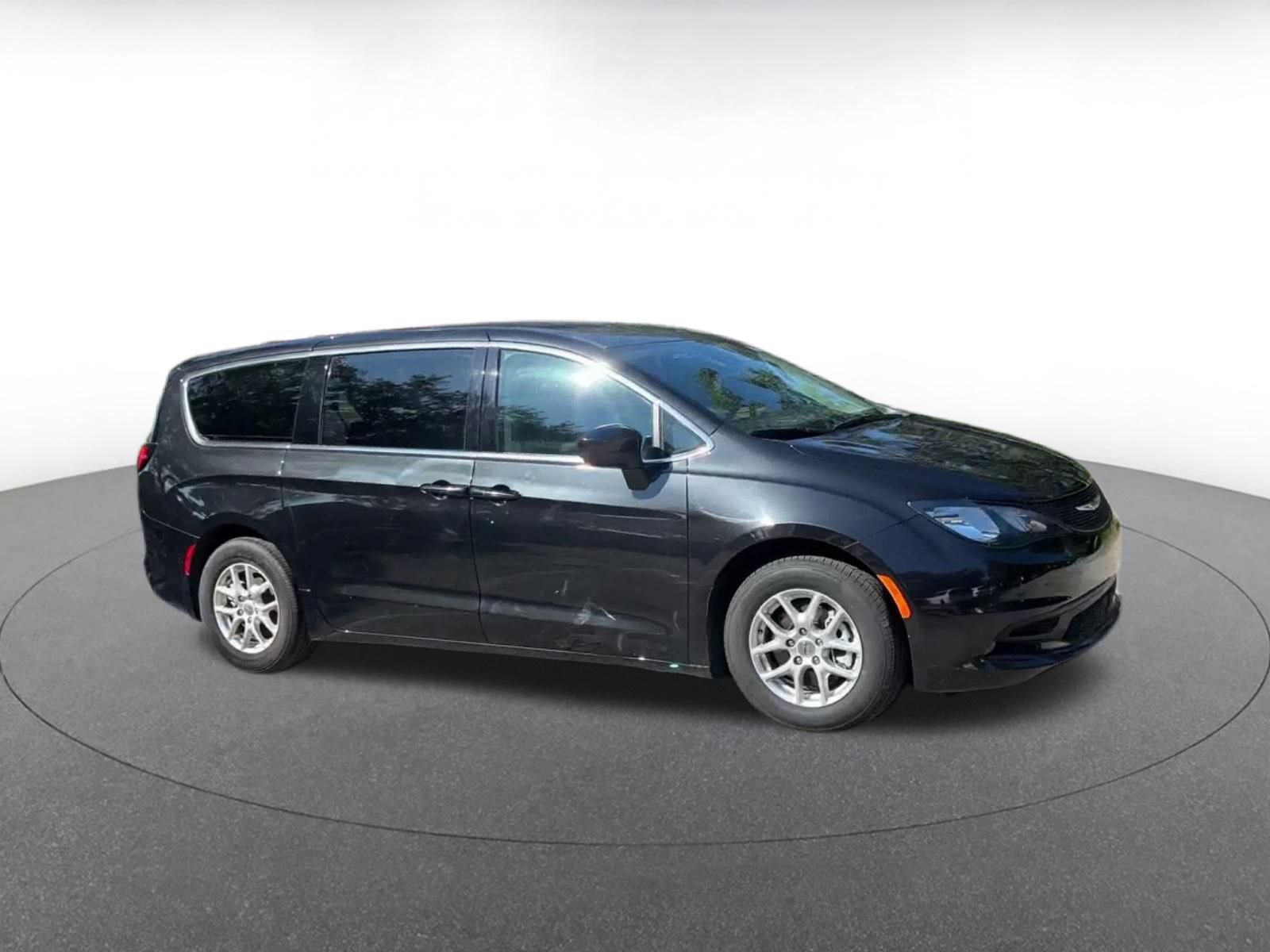 Used 2024 Chrysler Voyager LX FWD image 2
