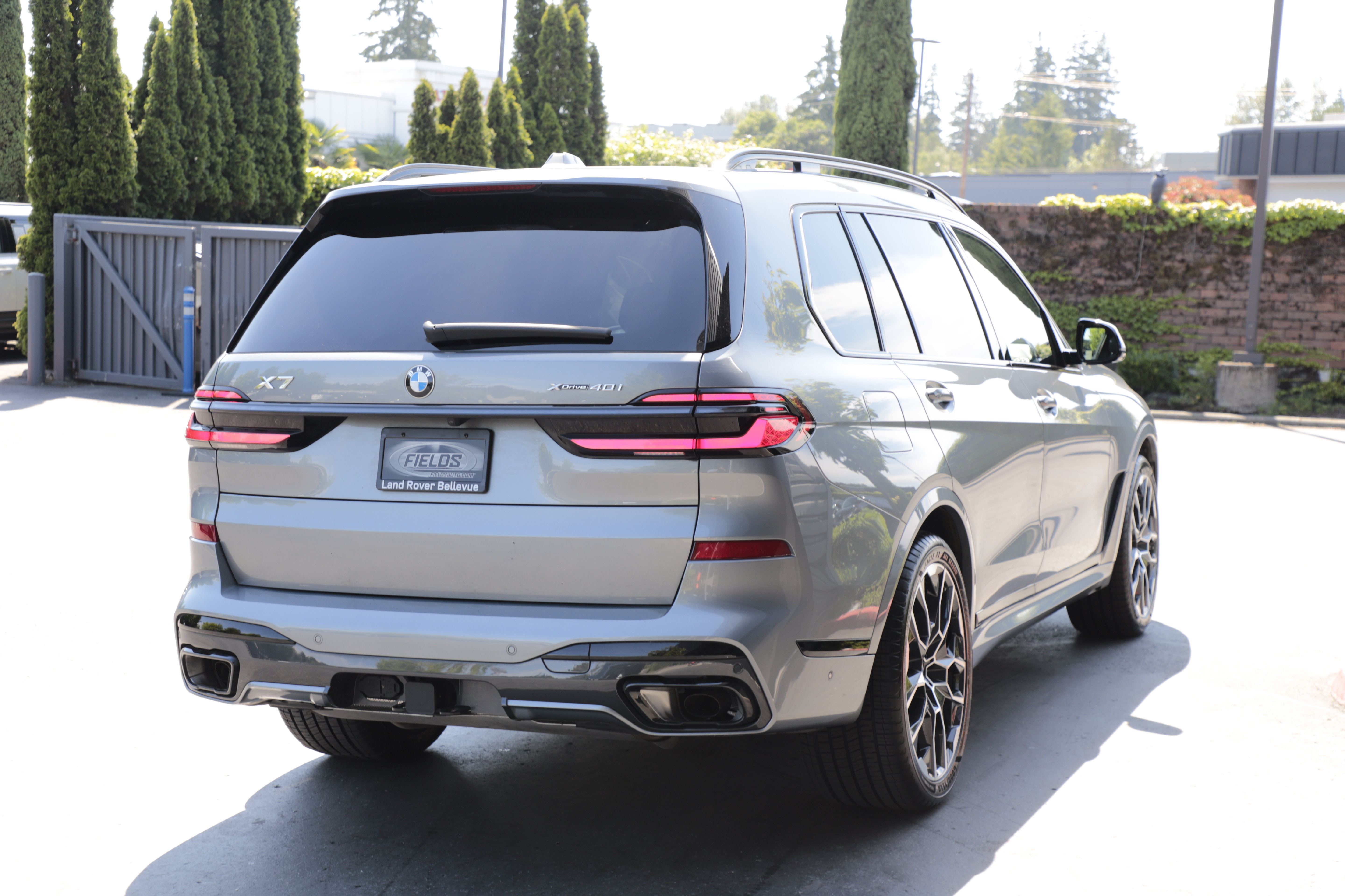 Used 2024 BMW X7 xDrive40i w/ M Sport Package AWD/4WD image 10