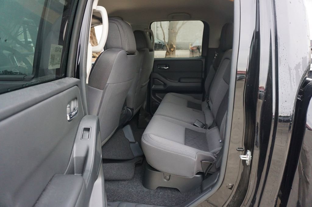 Used 2025 Nissan Frontier SV w/ SV Convenience Package RWD image 13