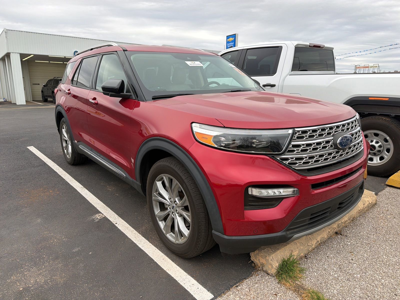 Used 2022 Ford Explorer Limited image 1