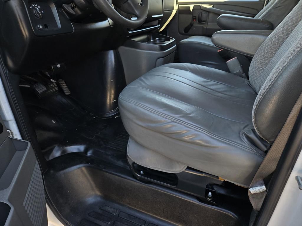 Used 2005 Chevrolet Express 3500 image 15