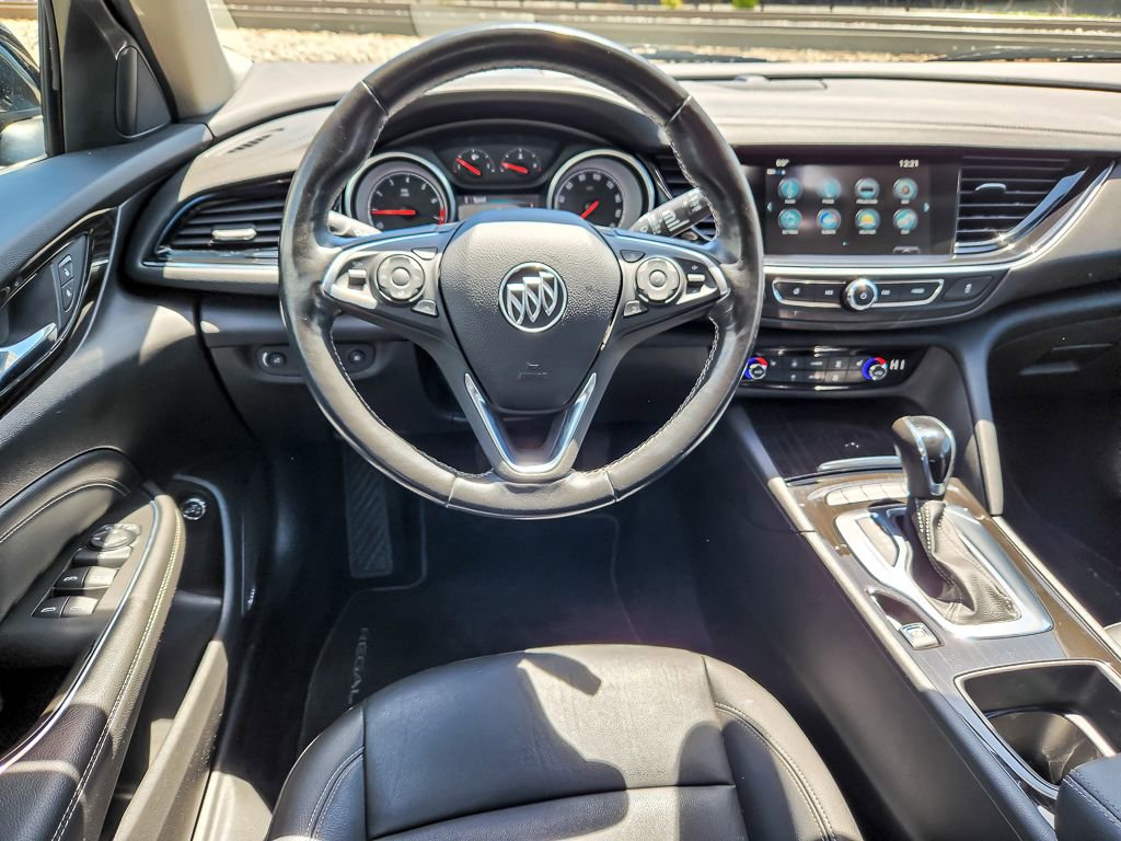 Used 2018 Buick Regal Essence w/ Sights and Sounds Package AWD/4WD image 10