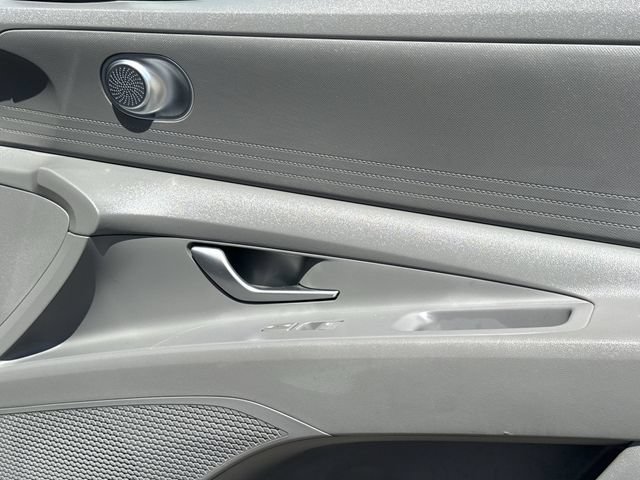 Used 2021 Hyundai Elantra SE FWD image 24
