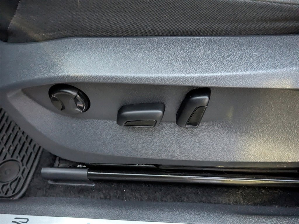 Used 2024 Volkswagen Tiguan SE R-Line image 20