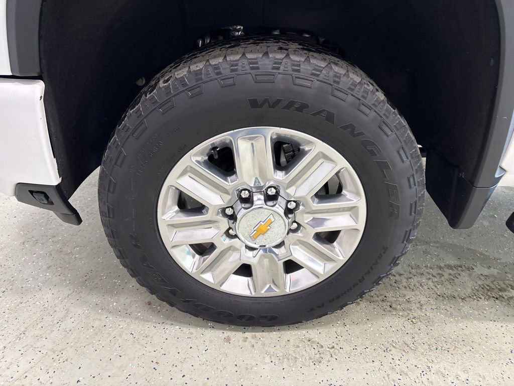 Used 2024 Chevrolet Silverado 2500 High Country w/ High Country Premium Package AWD/4WD image 12