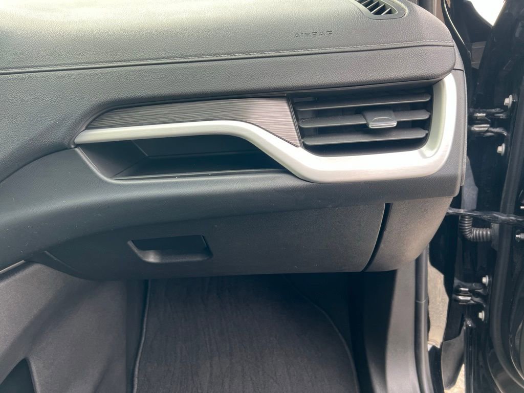 Used 2024 GMC Terrain SLT image 25