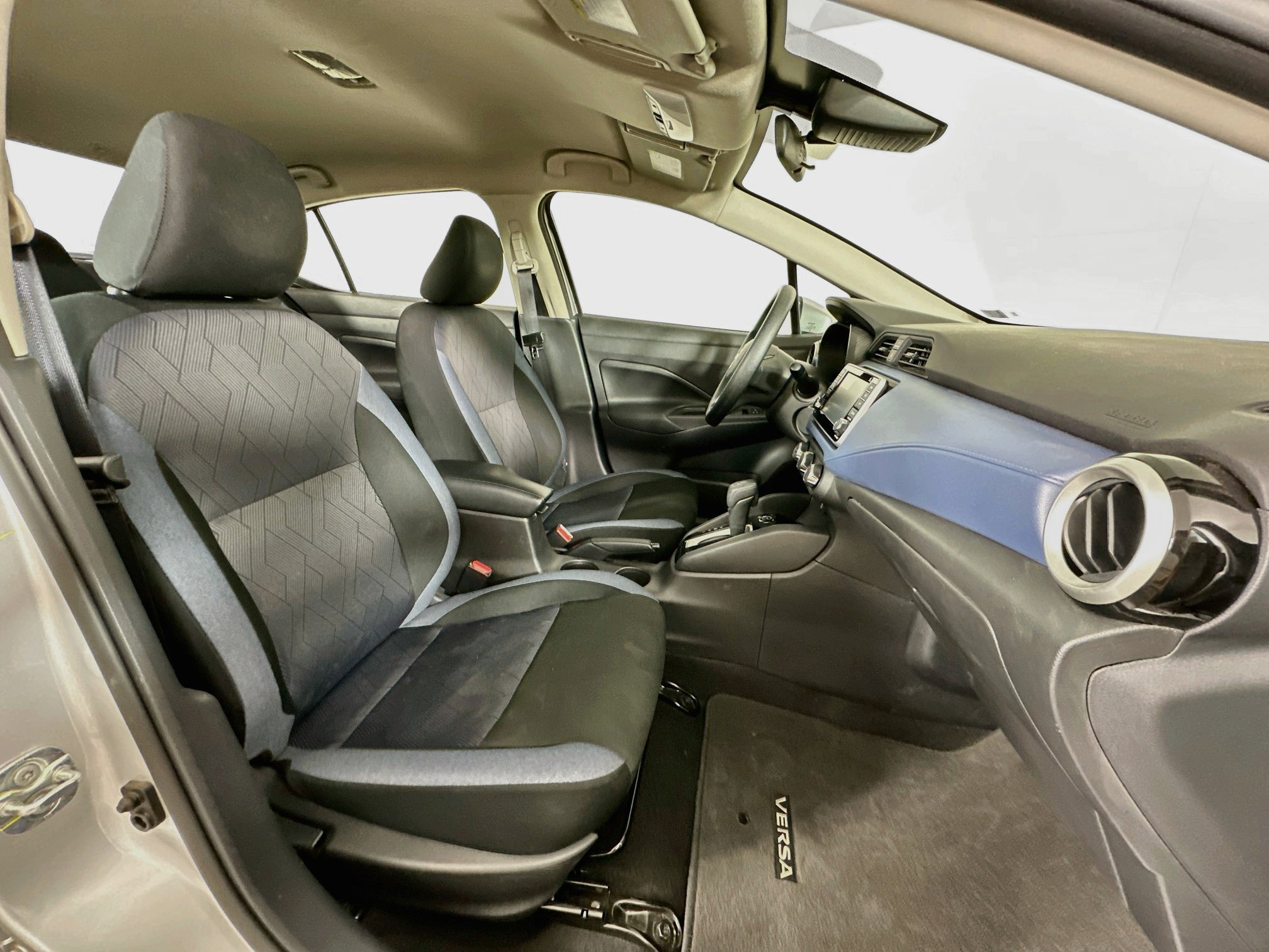 Used 2025 Nissan Versa SV FWD image 29