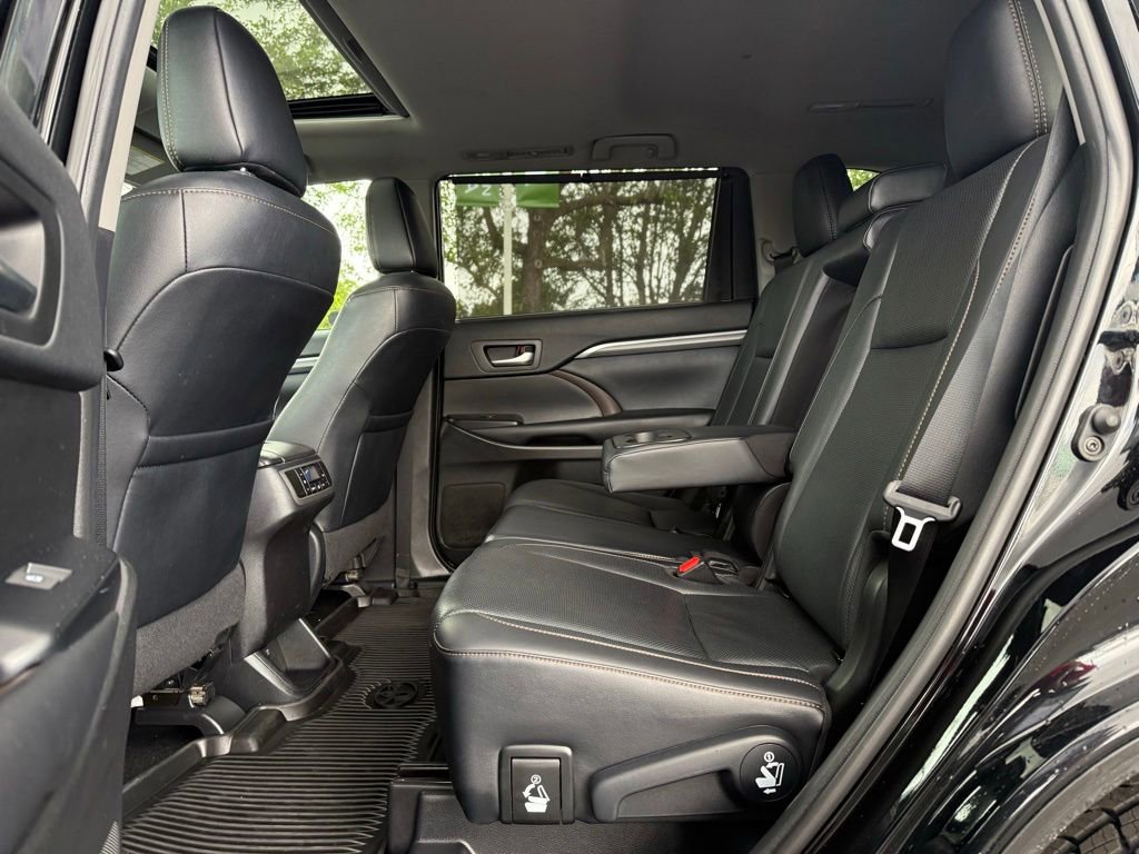 Used 2019 Toyota Highlander Limited AWD/4WD image 16
