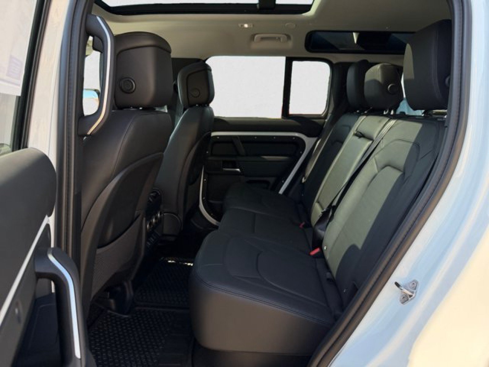 New 2026 Land Rover Defender 110 S AWD/4WD image 18