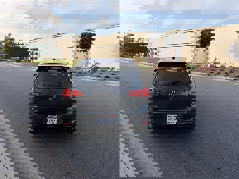 Used 2017 Volkswagen GTI SE image 5