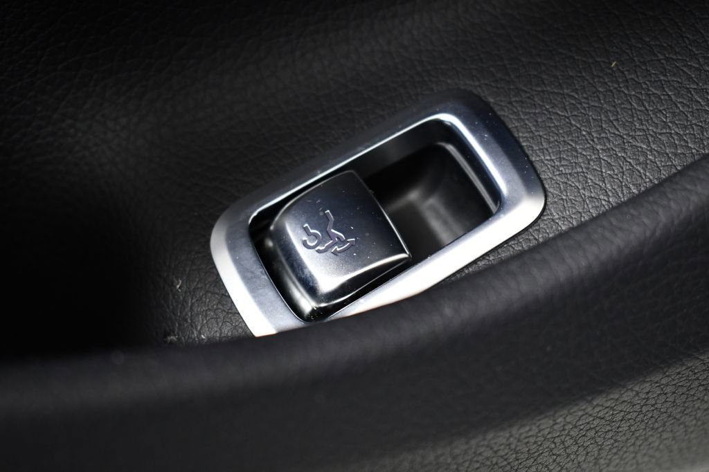 Used 2018 Mercedes-Benz S 560 Sedan image 32