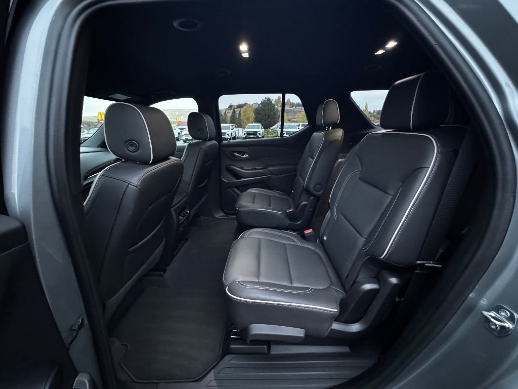 Used 2023 Chevrolet Traverse Premier image 3