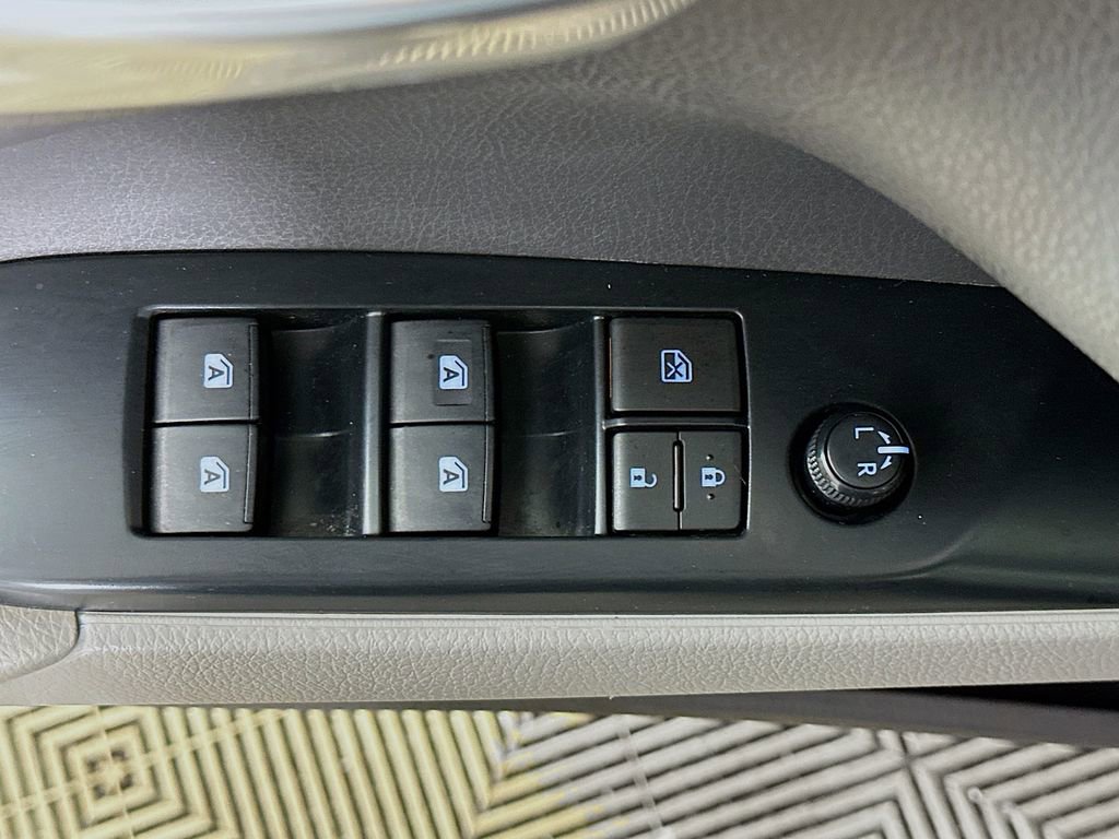 Used 2018 Toyota Camry L image 20