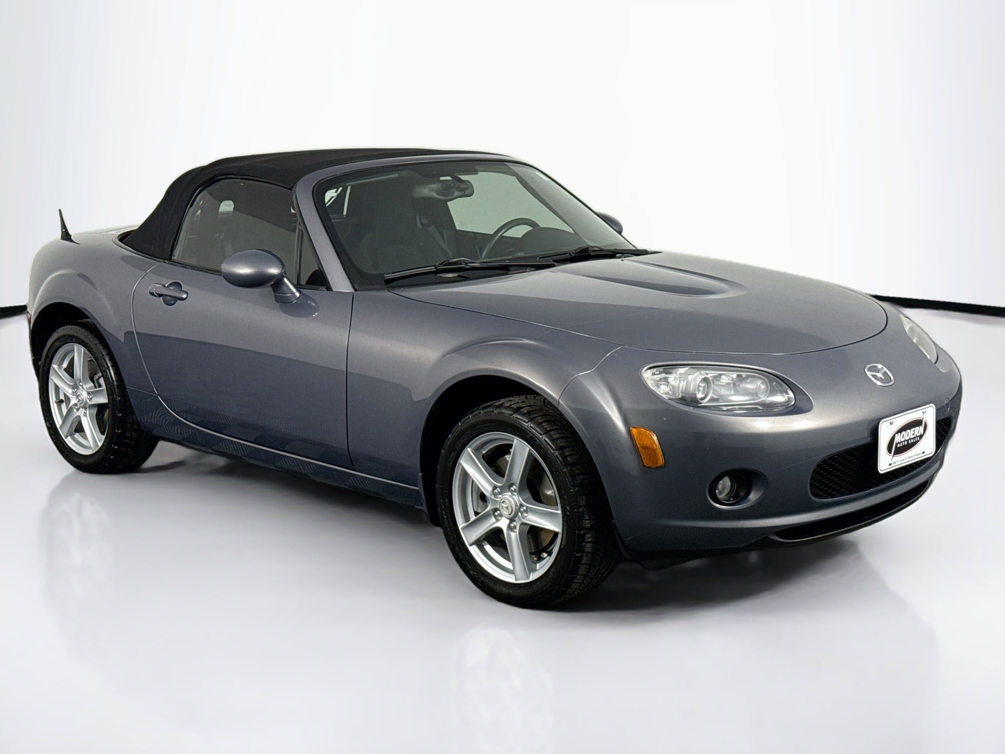Used 2006 MAZDA MX-5 Miata Touring RWD image 2