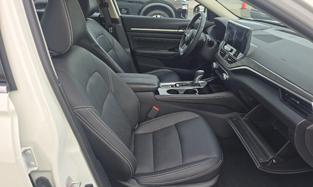 Used 2023 Nissan Altima 2.5 SL FWD image 8