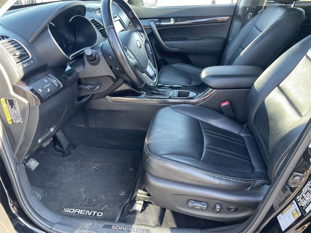 Used 2014 Kia Sorento SX w/ 3rd Row Package image 9